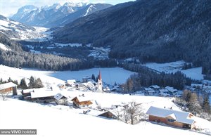 Vista sulla frazione Prato alla Drava d'inverno