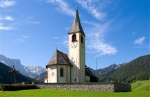 Chiesa nella Valle di Braies nell'area vacanze Alta Pusteria