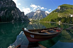 Gite in barca sul Lago di Braies in Alta Pusteria
