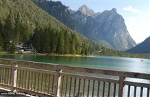 Vista sul Lago di Dobbiaco in Alta Pusteria