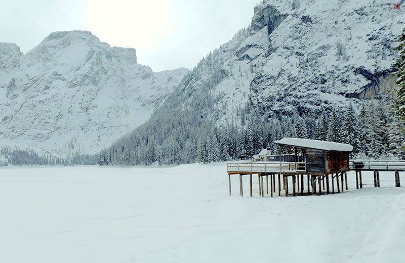 Lago di Braies d'inverno